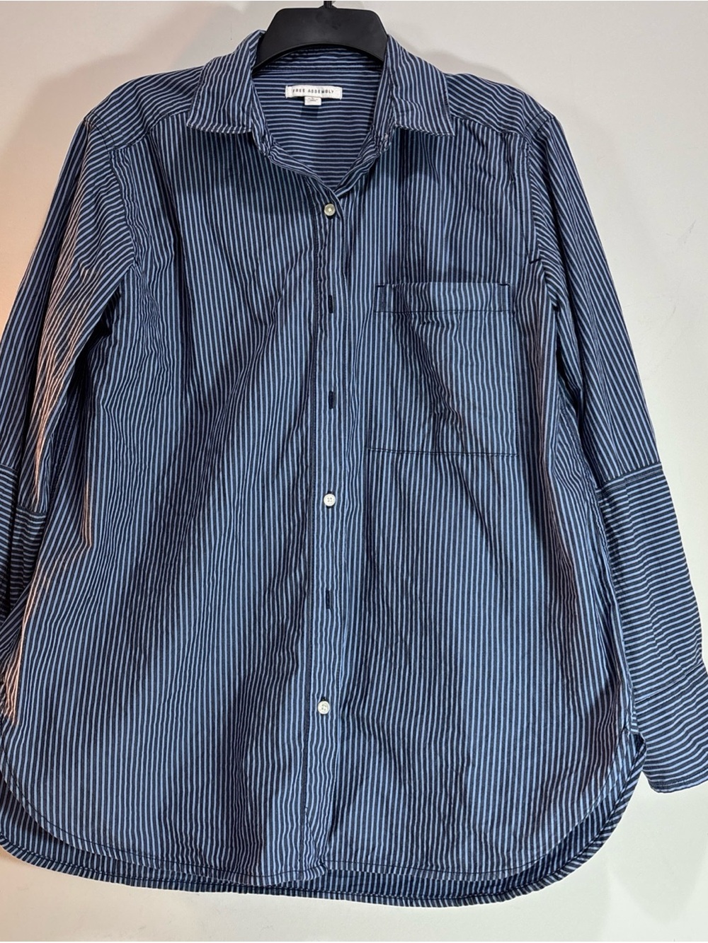 Free Assembly Striped Blue Men's Button-Up Shirt. 1128